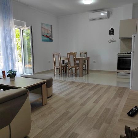 One Bedroom Apartment Gogo With Private Parking Neum Bagian luar foto