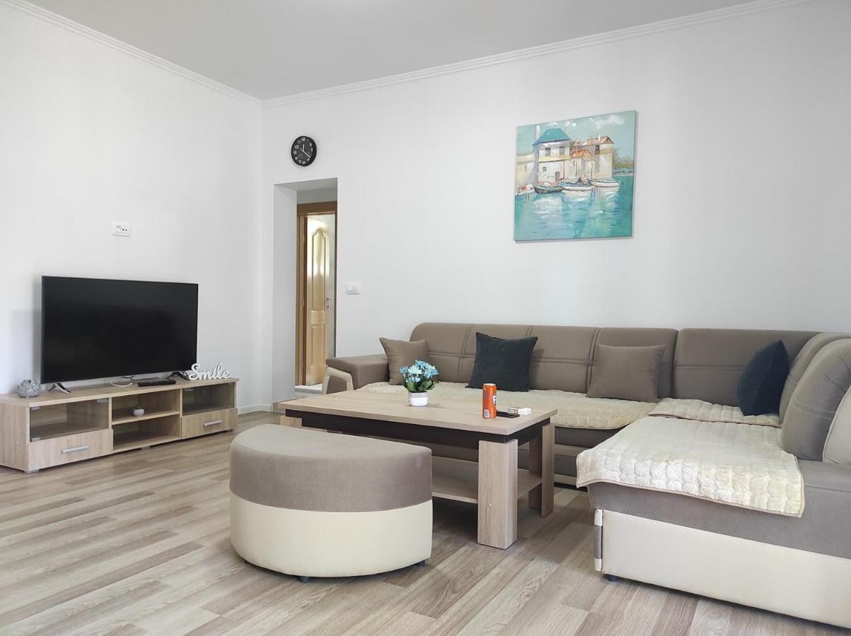 One Bedroom Apartment Gogo With Private Parking Neum Bagian luar foto