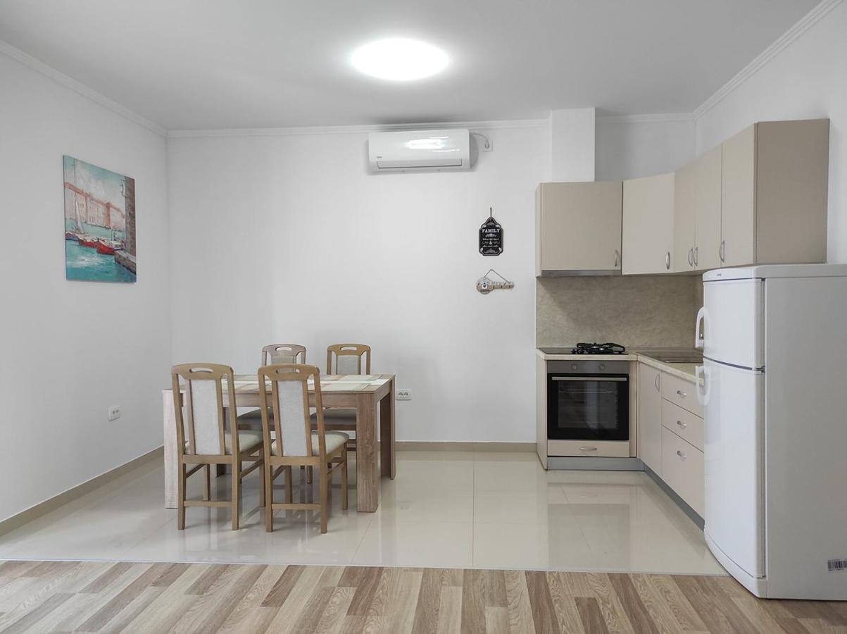 One Bedroom Apartment Gogo With Private Parking Neum Bagian luar foto