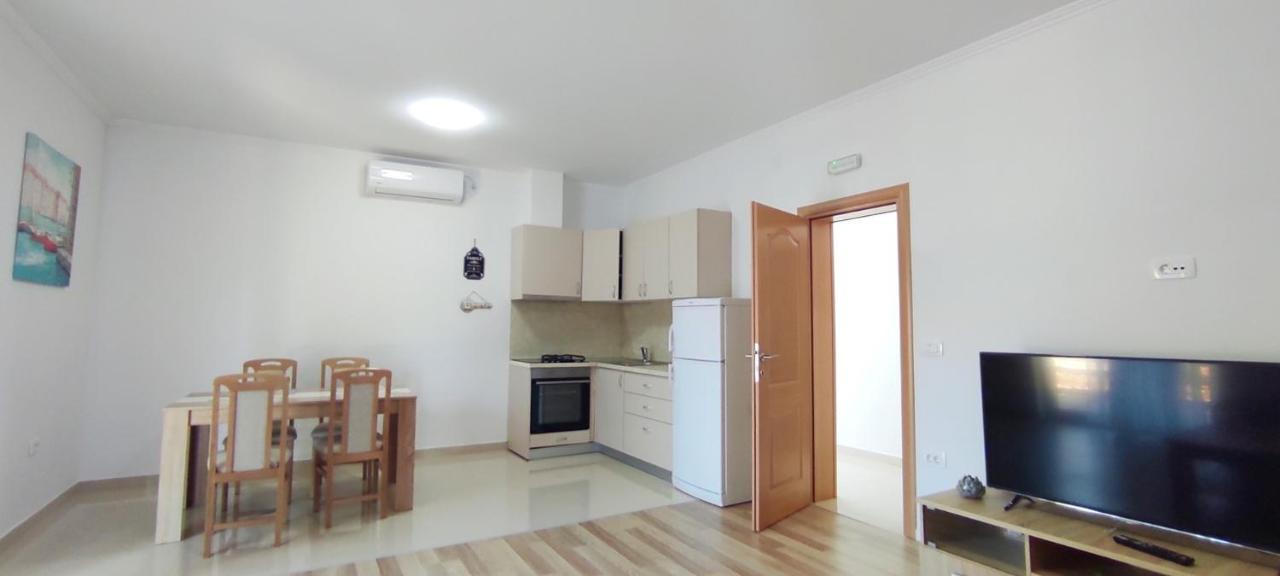 One Bedroom Apartment Gogo With Private Parking Neum Bagian luar foto