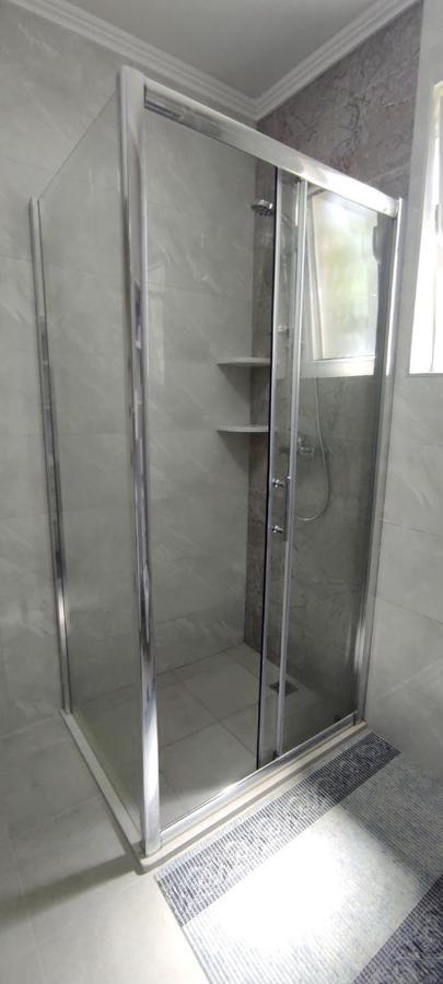 One Bedroom Apartment Gogo With Private Parking Neum Bagian luar foto