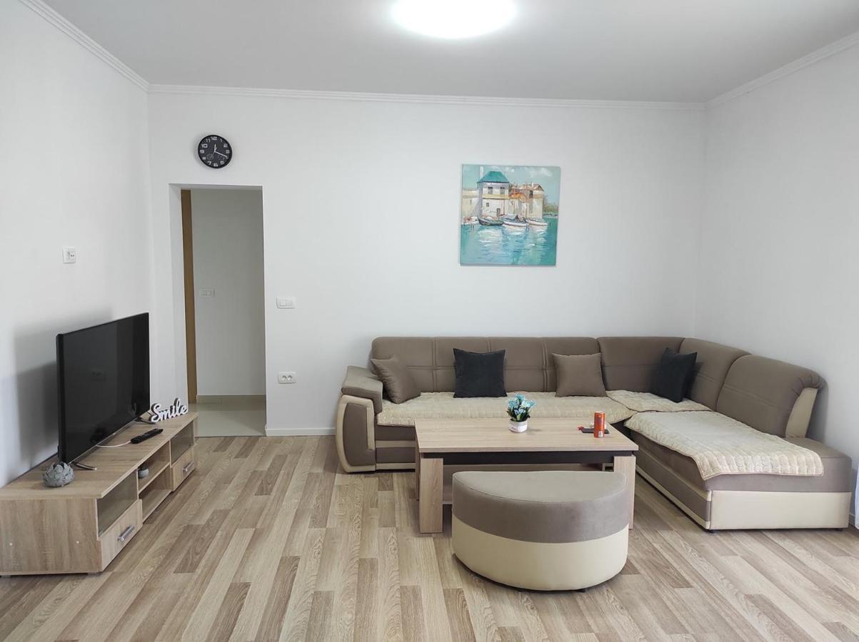 One Bedroom Apartment Gogo With Private Parking Neum Bagian luar foto