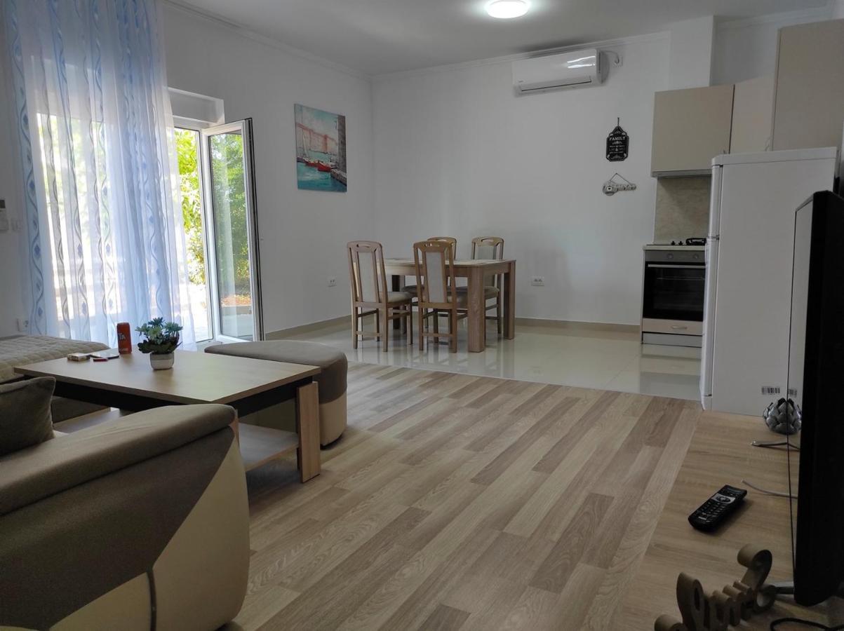 One Bedroom Apartment Gogo With Private Parking Neum Bagian luar foto